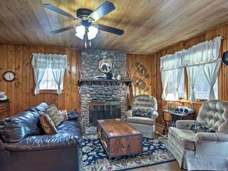 Фото отеля Rustic Riverfront Cabin about 5 Miles to Ruidoso Downs!