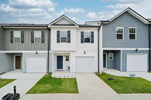Photo of *New 2020 Townhome 15 mins from ATL Airport*