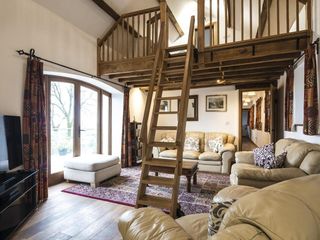 Фото отеля Orchard Cottage - Luxurious Barn Conversion