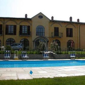 NearBy Hotel