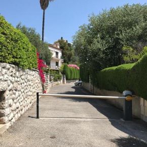 NearBy Hotel