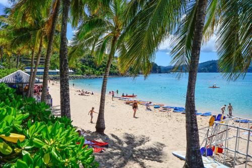 Lagoon Beachfront Lodge 206 on Hamilton Island by HamoRent