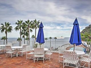 Фото отеля Quiet Avalon Getaway Villa with Ocean View and Balcony
