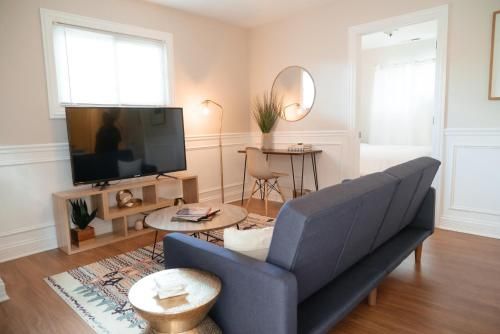 Photo of Cozy, Stylish 2BR Apt near O'Hare Int'l Airport
