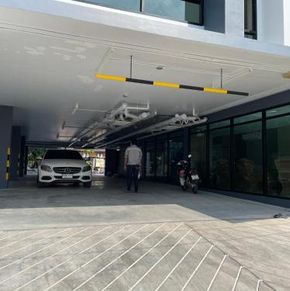 NearBy Hotel