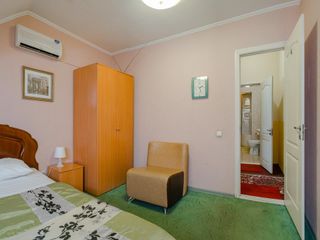 Фото отеля Дом (198 m²) с 4 спальней(-ями) и 4 ванной(-ыми) комнатой(-ами) в райо