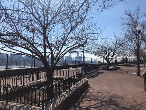 Photo of 4 Bed 4bath 15Min to NYC.Parking.Balcony NYC View J-1