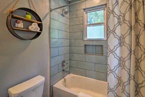 Modern Guest Cottage – 12 Mi to Downtown Austin!