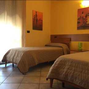 NearBy Hotel