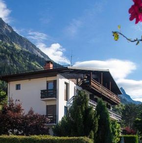 NearBy Hotel