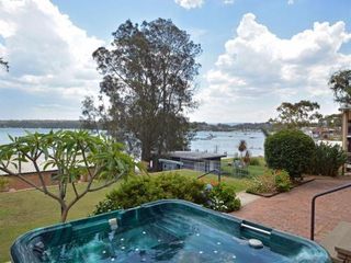Фото отеля The House on the Lake @ Fishing Point, Lake Macquarie - honestly put t