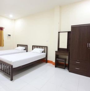 NearBy Hotel