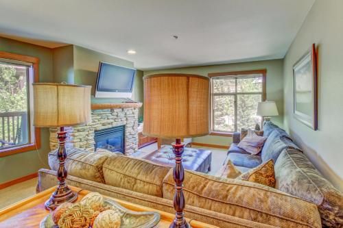 Powderhorn Lodge 210: Blazing Star Suite