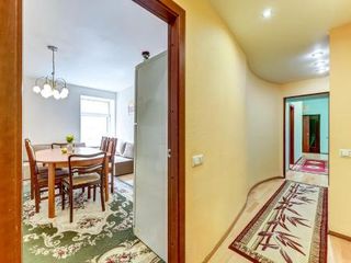 Art Square Apartment