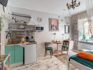 Белая Королева у Исаакиевского Собора