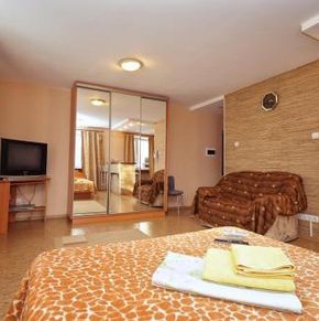 NearBy Hotel