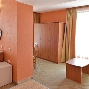 NearBy Hotel
