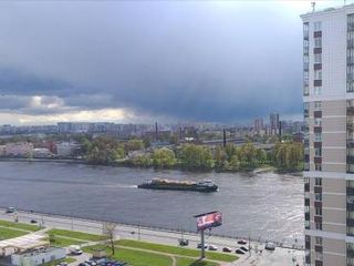 ВИД НА НЕВУ!