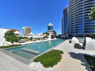 Фото отеля H'Residences - 2 Bedroom Ocean View Apartment in the center of Surfers
