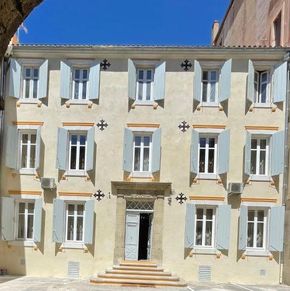 NearBy Hotel