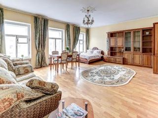 Griboedova Riverside View Apartment