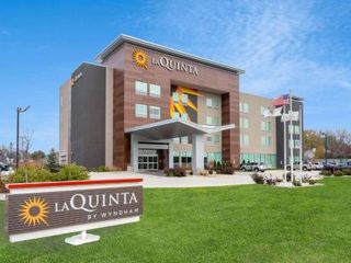 Hotel pic La Quinta Inn & Suites by Wyndham Shorewood