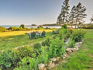 Фото отеля Waterfront Prospect Harbor Cottage with YardandFire Pit