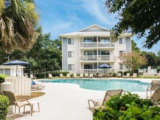 Hotel pic Mid-Island Getaway - Pools, Tennis, Walk to Beach condo