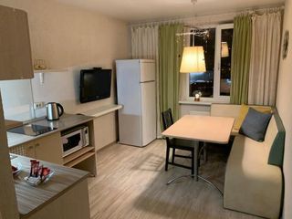 квартира 40м2 на Академическои