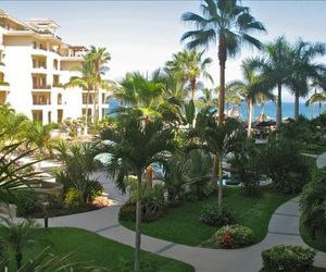 VLE-3207-OCEAN FRONT RESORT- Ground floor! - WALKING DISTANCE TO TOWN! SWIMMABLE BEACH! Cabo San Lucas Mexico