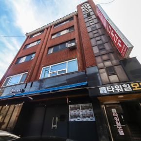 NearBy Hotel