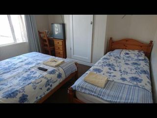 Фото отеля Room in Guest room - Comfortable Family room with Tv, Free Fast Wifi, 