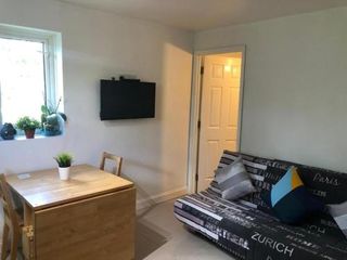 Hotel pic Small Modern Comfortable 2 Bedroom Apartment cmyr
