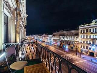 Видовая квартира на Невском с балконом