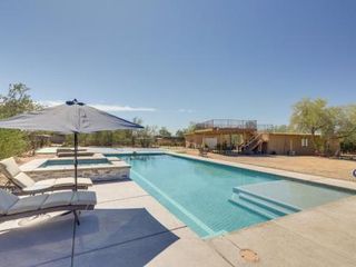 Фото отеля Oro Valley Couples Retreat with Rooftop Views!