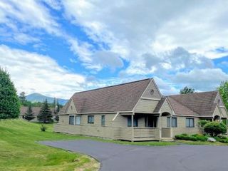 Hotel pic F4 Warm Fairway Village Townhome, mountain views and large lawn So muc