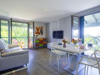 Фото отеля Modern and bright flat with three balconies in Biarritz - Welkeys