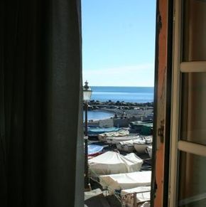 NearBy Hotel