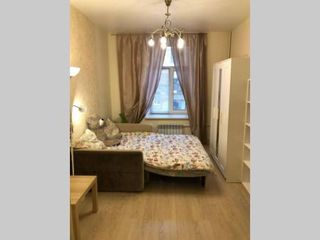 Family Apart near Vladimirskaya Subway