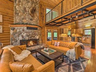 Фото отеля Luxe Riverfront Lodge by Torch Lake with Kayaks