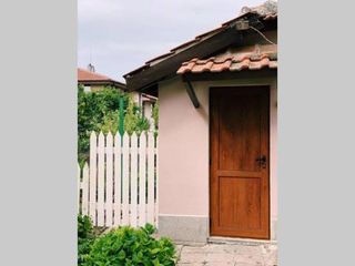 Фото отеля Cute Little House with a White Picket Fence