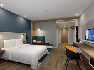 Фото отеля Holiday Inn Express Chongqing Airport Zone, an IHG Hotel