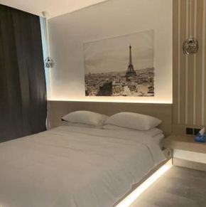 NearBy Hotel