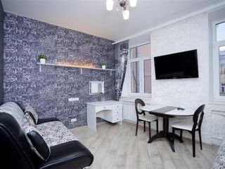 Deluxe apart on Vosstanya square