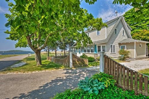 Photo of Common Fence Point Cottage with Ocean Views!