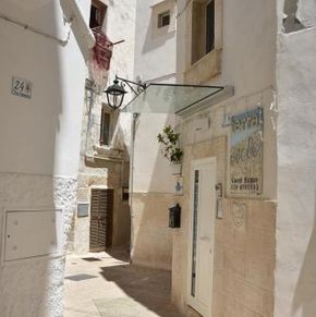 NearBy Hotel