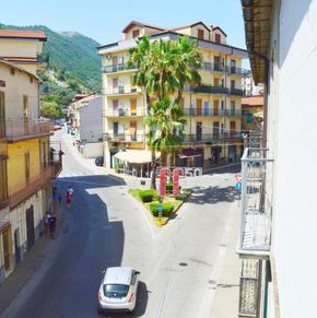 NearBy Hotel