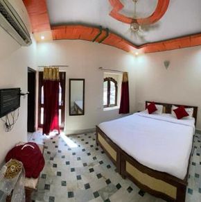 NearBy Hotel