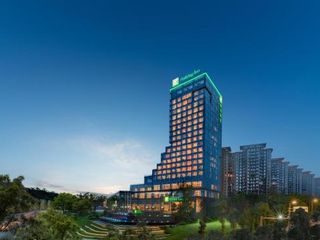 Фото отеля Holiday Inn Luzhou Longjian, an IHG Hotel