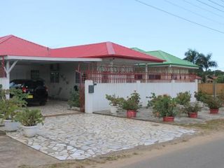 Hotel pic Dubbel woonhuis Selderiestraat Paramaribo